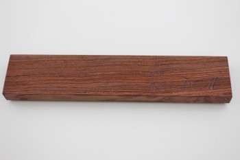 Магнитный держатель ДМ-02. Дерево Бубинга Помеле.